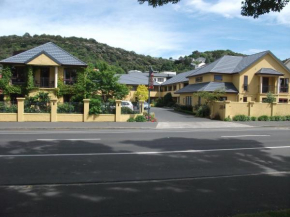 Alhambra Oaks Motor Lodge